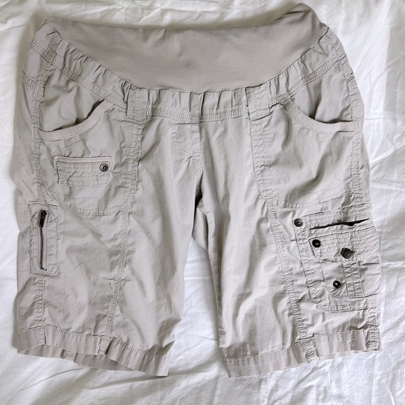 Motherhood Maternity lightweight beige shorts in size M. - Picture 4 of 4